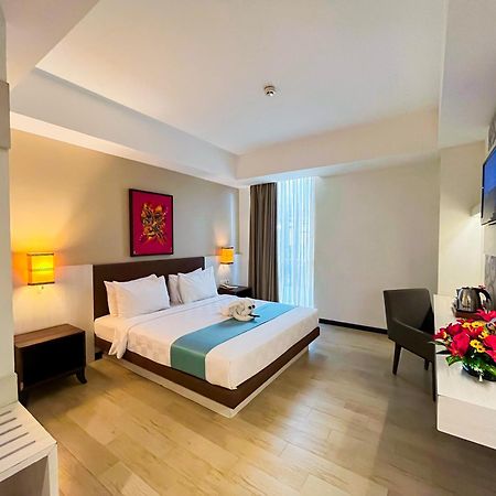 Luxury Malioboro Hotel Джокьякарта Экстерьер фото