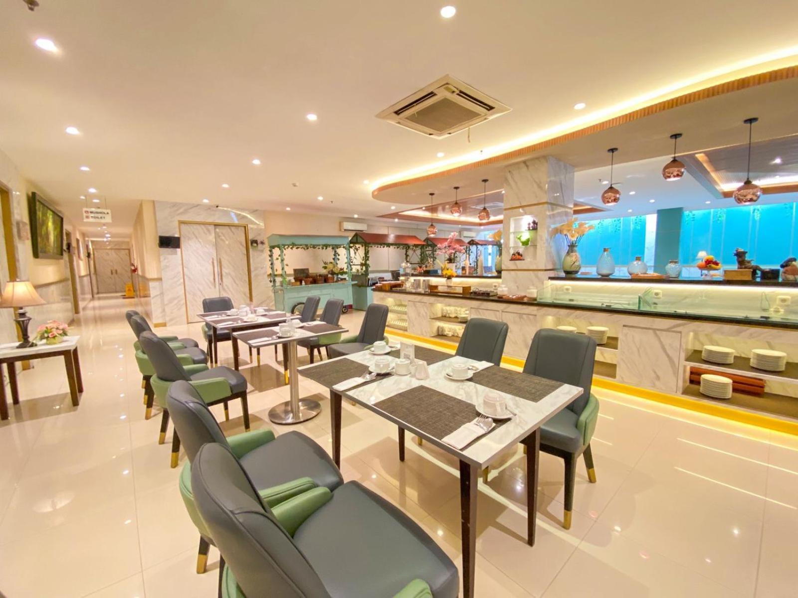 Luxury Malioboro Hotel Джокьякарта Экстерьер фото