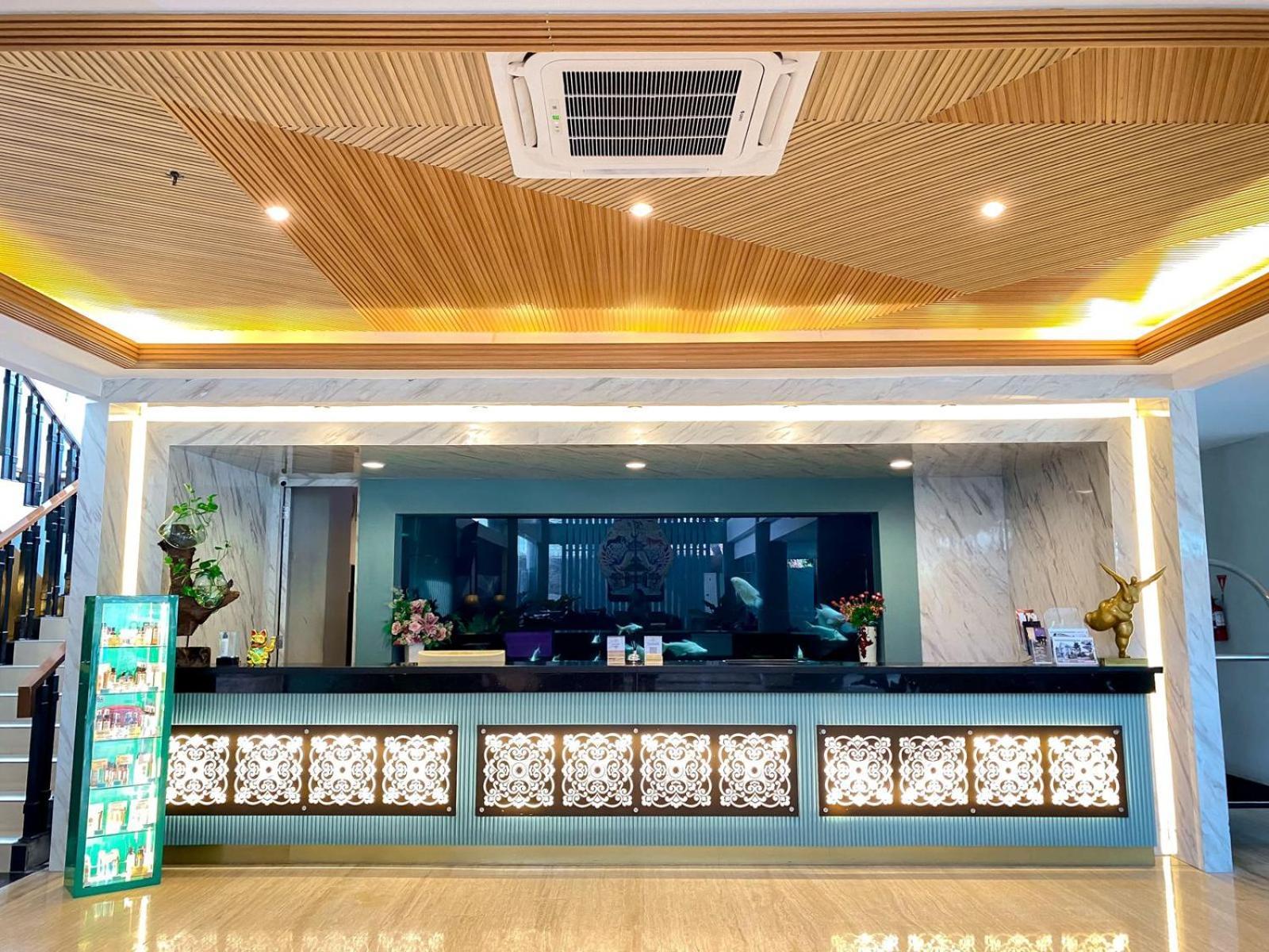 Luxury Malioboro Hotel Джокьякарта Экстерьер фото