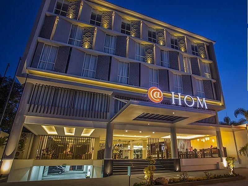 Luxury Malioboro Hotel Джокьякарта Экстерьер фото