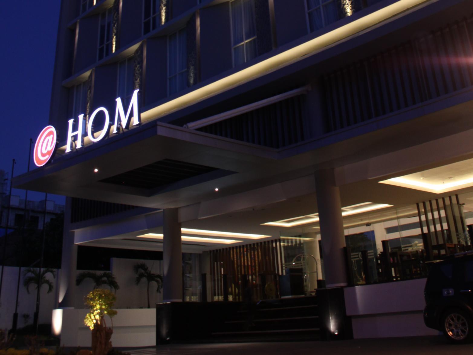 Luxury Malioboro Hotel Джокьякарта Экстерьер фото