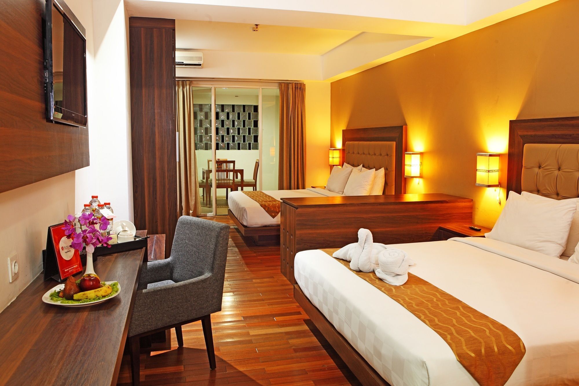 Luxury Malioboro Hotel Джокьякарта Экстерьер фото