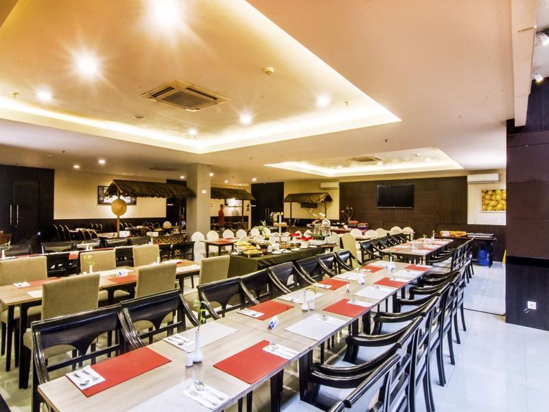 Luxury Malioboro Hotel Джокьякарта Экстерьер фото
